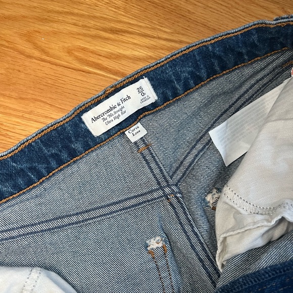 Abercrombie 90s straight ultra high rise Curve Love jeans. Size 0 - Picture 2 of 2